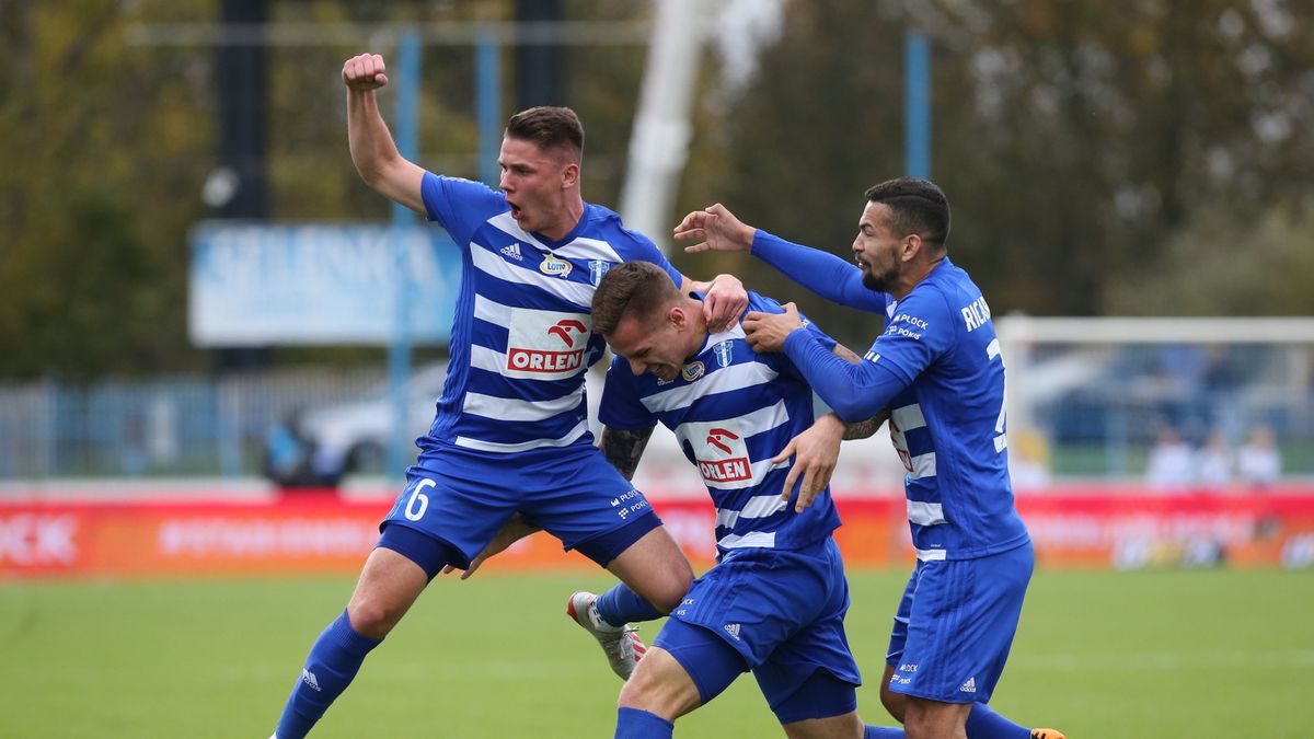 PAP / Piotr Augustyniak / Na zdjęciu: zawodnicy Wisły Płock cieszą się ze zdobycia bramki podczas meczu 13. kolejki piłkarskiej Ekstraklasy z Jagiellonią Białystok