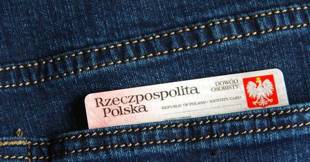 Dowód osobisty w aplikacji. Minister podał, ile osób skorzystało z nowej usługi