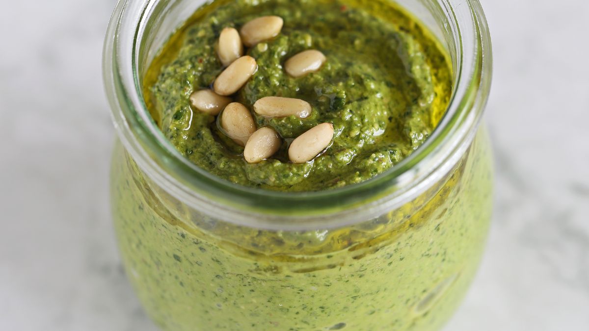 Pesto z rzodkiewki  - Pyszności