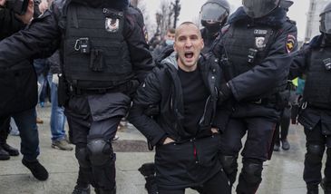 NA ŻYWO Rosja. Gorąco w Moskwie. Tysiące ludzi demonstrują w obronie Aleksieja Nawalnego