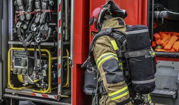 Lębork. Materac zapalił się od niedopałka. 19 osób ewakuowanych