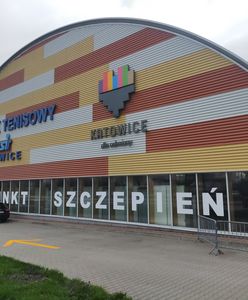 Masowy punkt szczepień w Katowicach gotowy. Powstał na kortach w Janowie