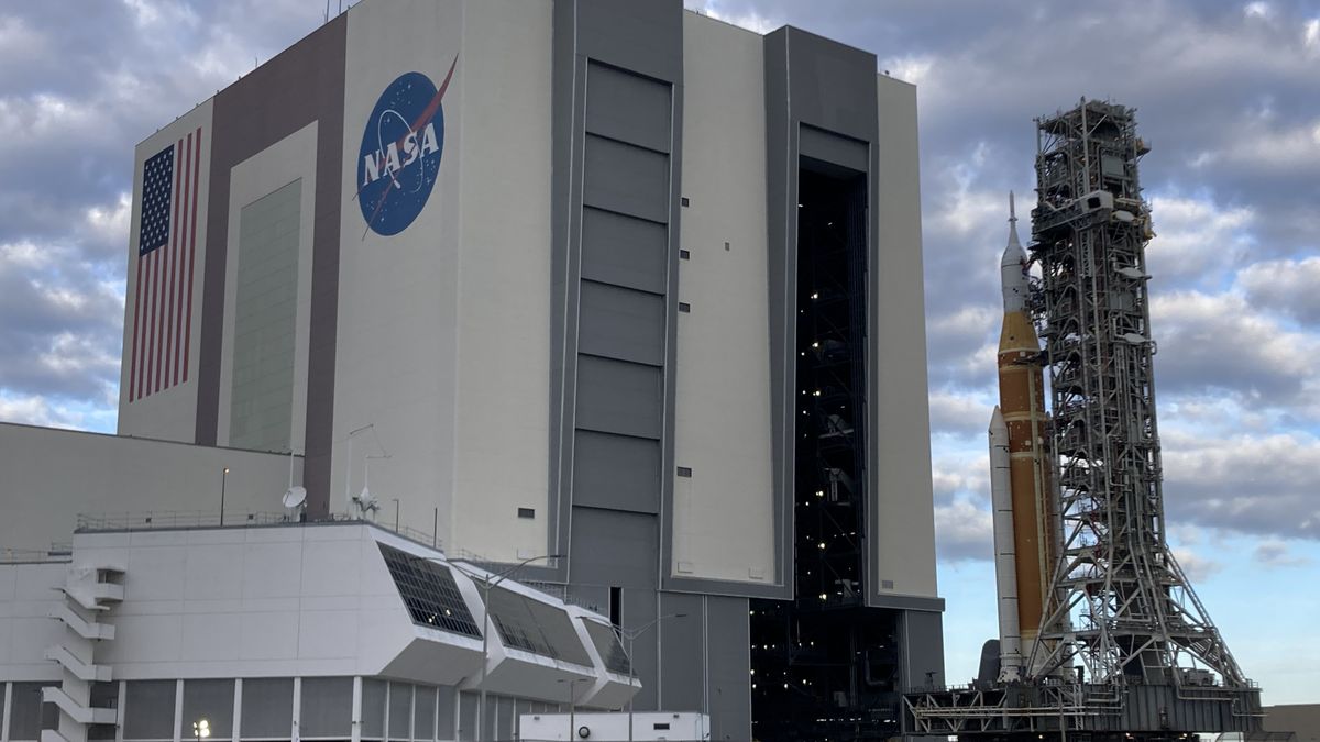 The crawler-transporter 2 with the Space Launch System rocket and Orion spacecraft rolls outside the Vehicle Assembly Building at Kennedy Space Center as it rolls out for Artemis II on Jan. 17, 2026. (Richard Tribou/Orlando Sentinel/Tribune News Service via Getty Images)
