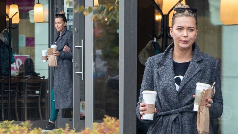 Sandra Kubicka dostarcza Baronowi kawusi do samochodu