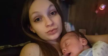Położyła niemowlę w swoim łóżku. Rano obudził ją krzyk męża