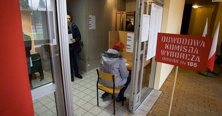 Wybory prezydenckie 2020. Cisza wyborcza złamana. Pijany członek komisji