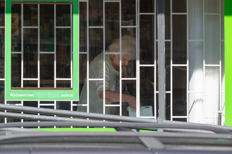 Krystyna Loska przyjechała samochodem na zakupy
