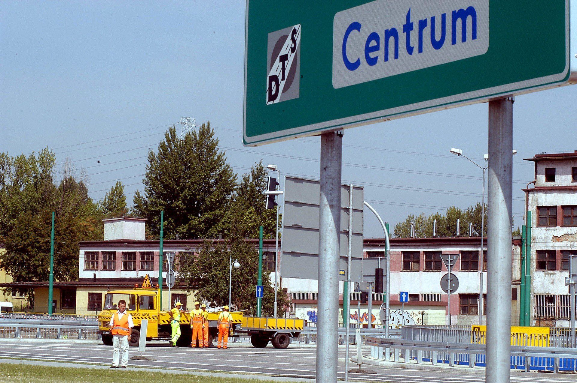 Sierpień 2003. Ostatnie chwile przed otwarciem fragmentu DTŚ na Chorzowskiej i estakady.