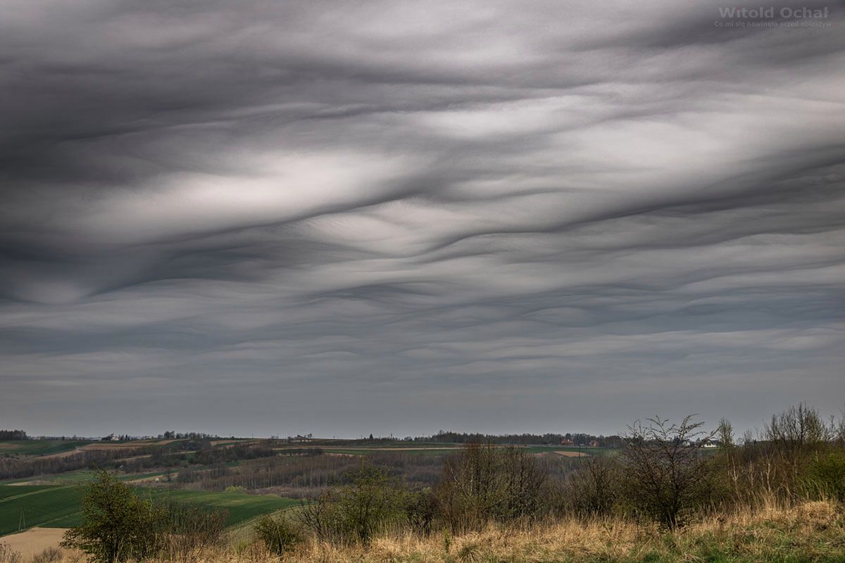 Witold Ochał sfotografował w Polsce nowy gatunek chmur - Asperitas 2