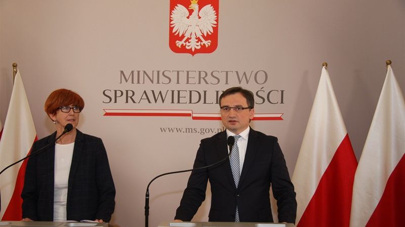 "Utrzymanie dziecka i zapewnienie mu godnych warunków życia jest podstawowym obowiązkiem" - mówił Zbigniew Ziobro.