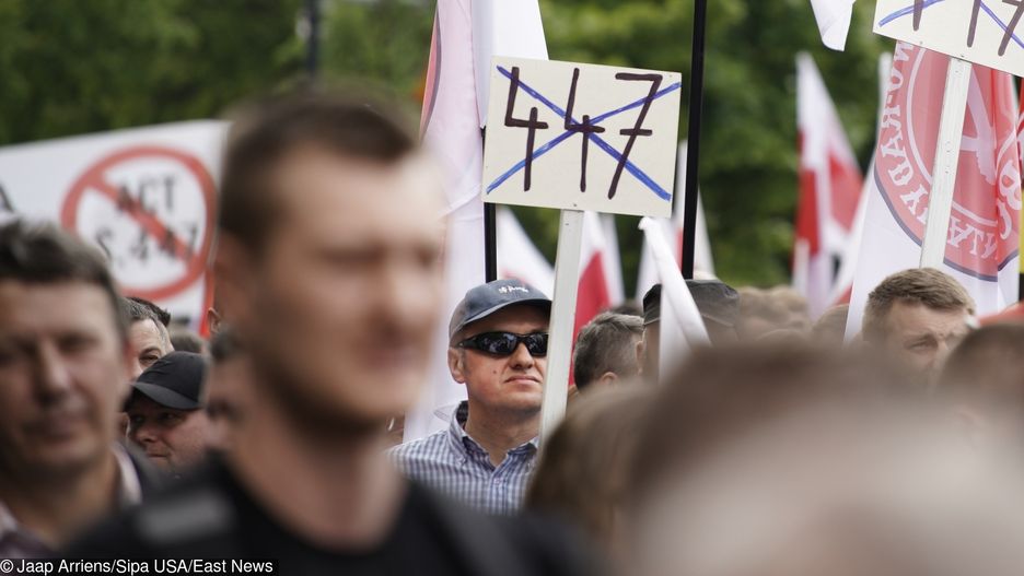 JUST Act 447 budzi coraz większe emocje.
