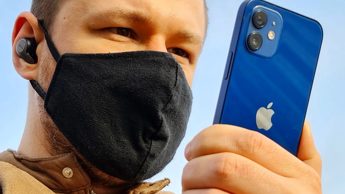 Wystarczyły 2 lata. iPhone'a odblokujesz w maseczce, ale jest haczyk 1