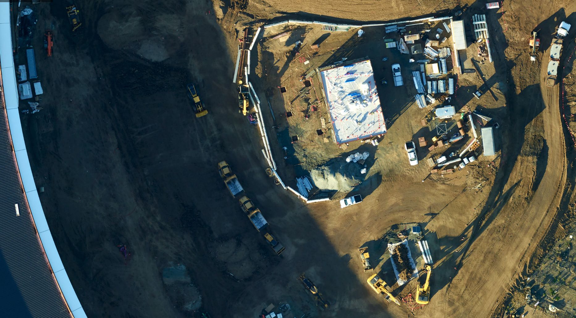 420 zdjęć z 100-megapikselowej kamery przemysłowej Phase One połączone w jeden obraz nowego kampusu Apple 4