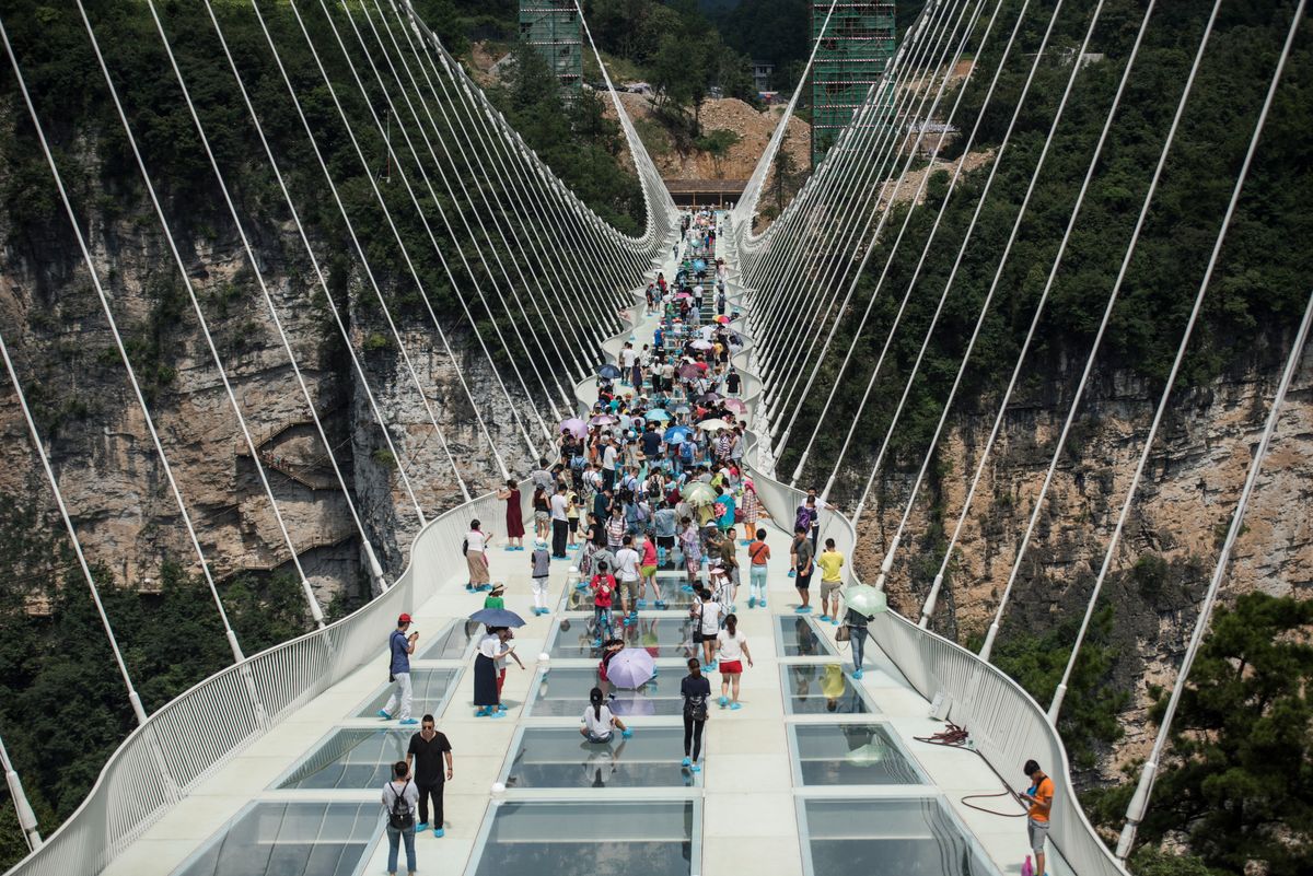 Chiny - zamknięto najwyższy szklany most na świecie
