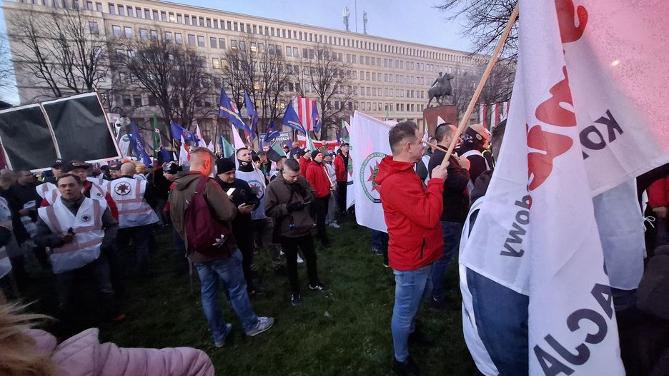 Związkowiec na wielkim proteście w Katowicach stanowczo odpowiedział na propozycję górniczej spółki w sprawie wynagrodzeń.