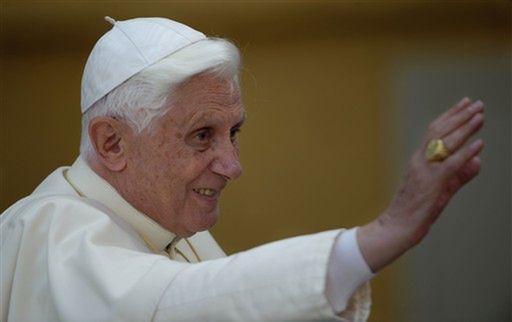 Z powodu ulewy odwołano procesję z udziałem papieża