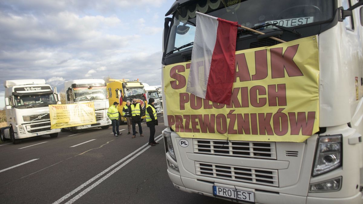 Protest przewoźników na granicy polsko-ukraińskiej. Na Słowacji również odbyła się blokada przejścia z Ukrainą
