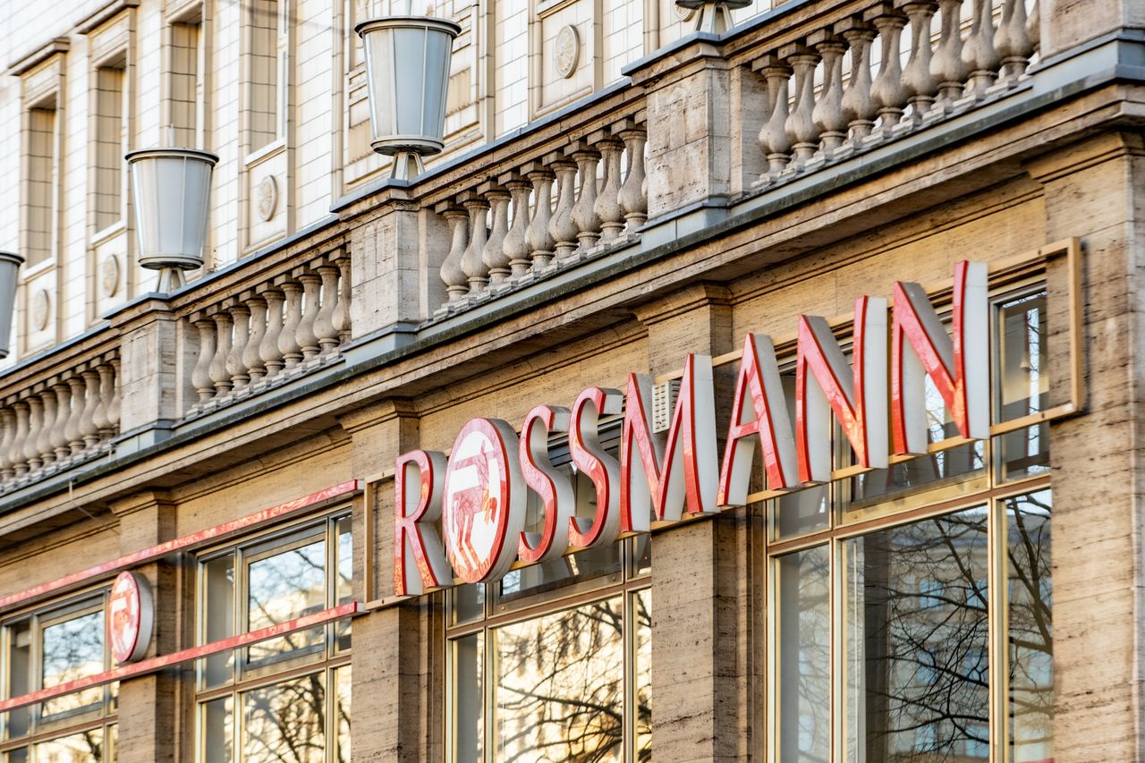 Nawet 130 zł taniej w Rossmannie. Męskie wody toaletowe w promocji