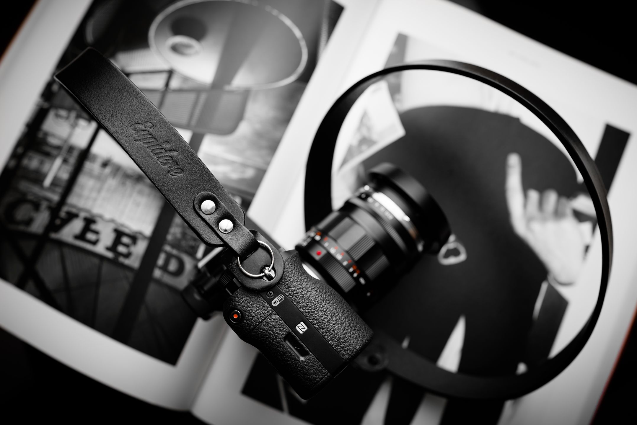 Skórzane paski fotograficzne Eupidere – elegancki i praktyczny dodatek do bezlusterkowców [recenzja] 12