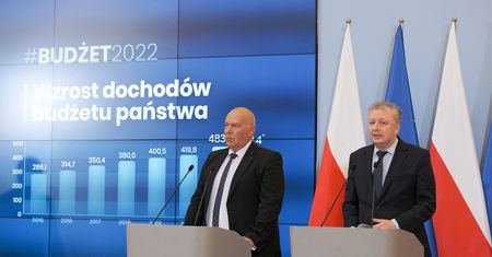 Budżet 2022. Ekonomista ocenia: Raj podatkowy premiera Morawieckiego