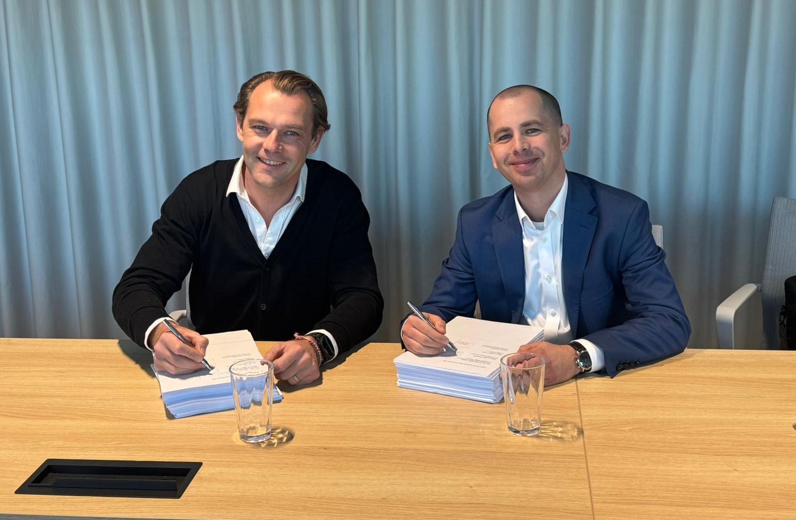 Adam Rogaliński, wiceprezes Wirtualna Polska Holding (z prawej), i Jarosław Czernek, investment partner w funduszu Rockaway Capital (po lewej)