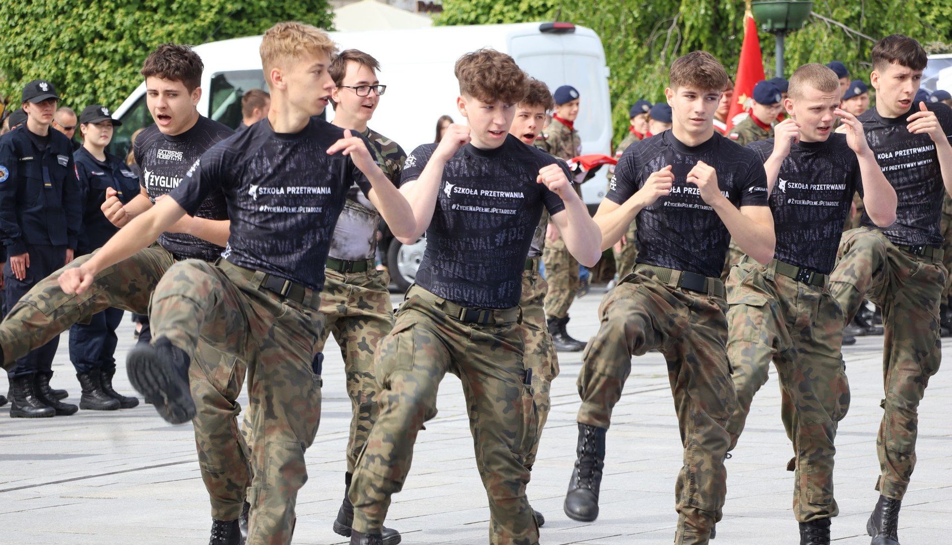 Ślubowanie klas wojskowych i policyjnych na rynku w Wadowicach