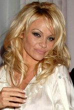 Pamela Anderson zarabia imprezowaniem