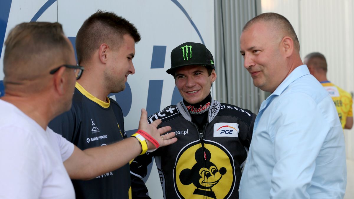 Newspix / Łukasz Trzeszczkowski / Z prawej: Robert Dowhan, obok niego Patryk Dudek.