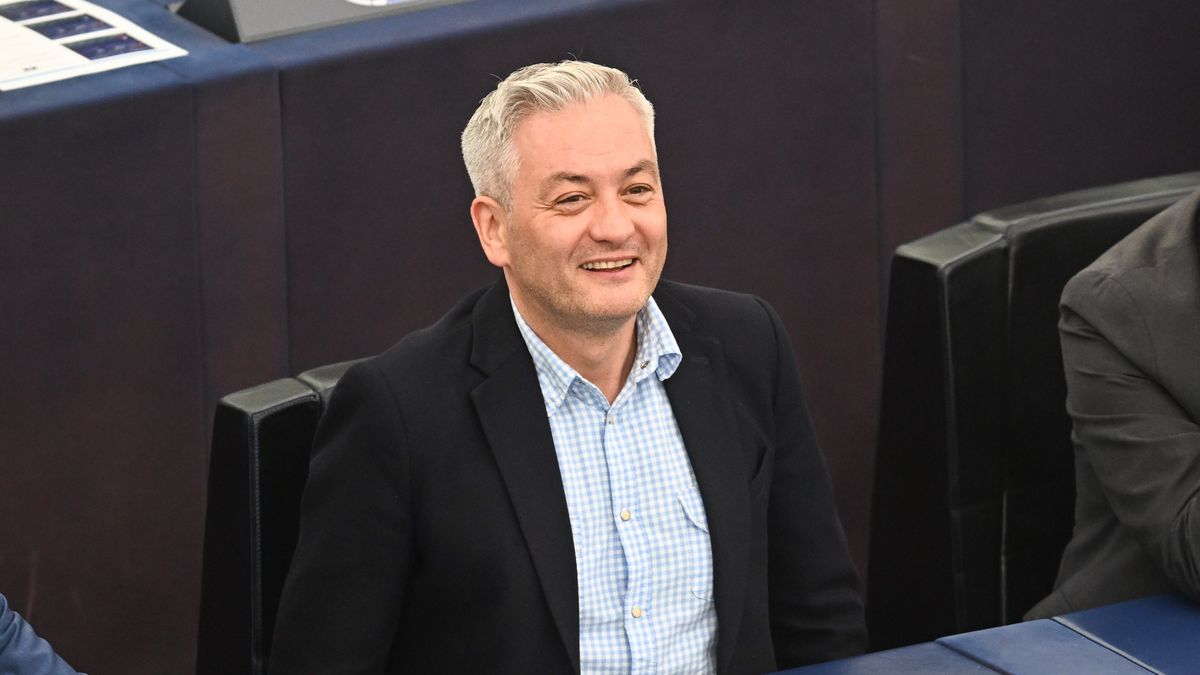 Robert Biedro�
Strasburg, Francja, 18.09.2024. Europose� Robert Biedro� na sali obrad Parlamentu Europejskiego w Strasburgu, 18 bm. w drugim dniu posiedzenia parlamentu. (sko) PAP/Radek Pietruszka
Radek Pietruszka
parlament, Parlament Europejski, plenarna, polityk polityka, pos�owie, sesja