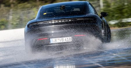 Porsche Taycan driftem „wjeżdża” do Księgi Rekordów Guinnessa