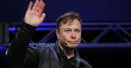 Elon Musk wybiera się w kosmos. Poleci statkiem Richarda Bransona
