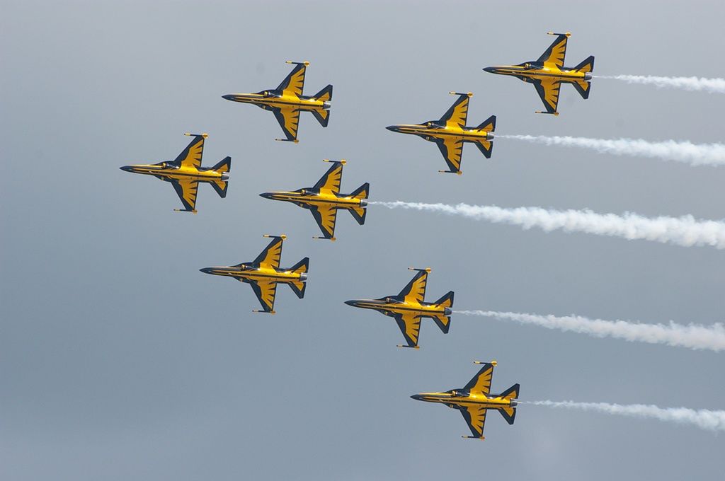 Zespół akrobacyjny Golden Eagle na samolotach T-50