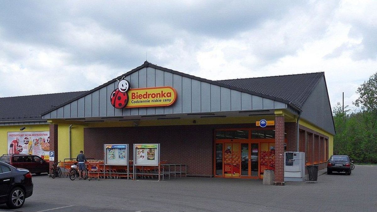 Ochroniarz z Biedronki pobił klienta