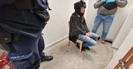 Maksymilian F. strzelił w głowy policjantom. Jakie błędy popełniono?