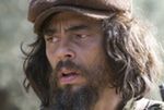 Benicio Del Toro porwie dziewczynę dilerów