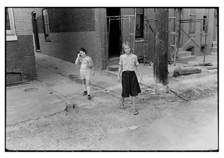 Zdjęcia, które obecenie wydają się nam zwyczajne, codzienne za kilka lat mogą być świadectwem jakiś czaswów, mody czy zwyczajów. Tak właśnie jest ze zdjęciami z Baltimore, któtre uchylają rąbka tajemnicy co dział się tam w latach 80.
