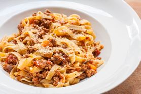 Ragù, czyli tradycyjny sos boloński. Przepis na ragù bolognese