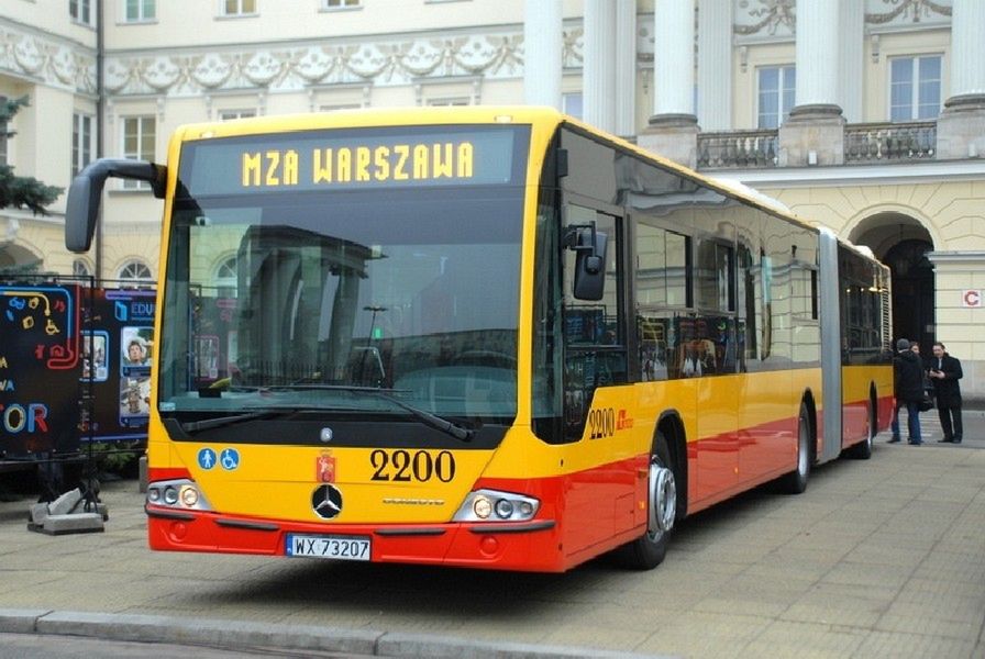 Autobusy Mercedes po 73 latach w Warszawie