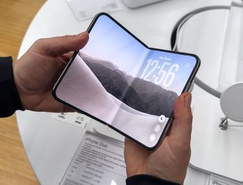 Ile wytrzyma składany iPhone? W końcu ktoś to sprawdził