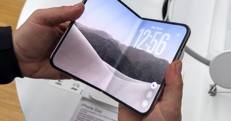 Ile wytrzyma składany iPhone? W końcu ktoś to sprawdził