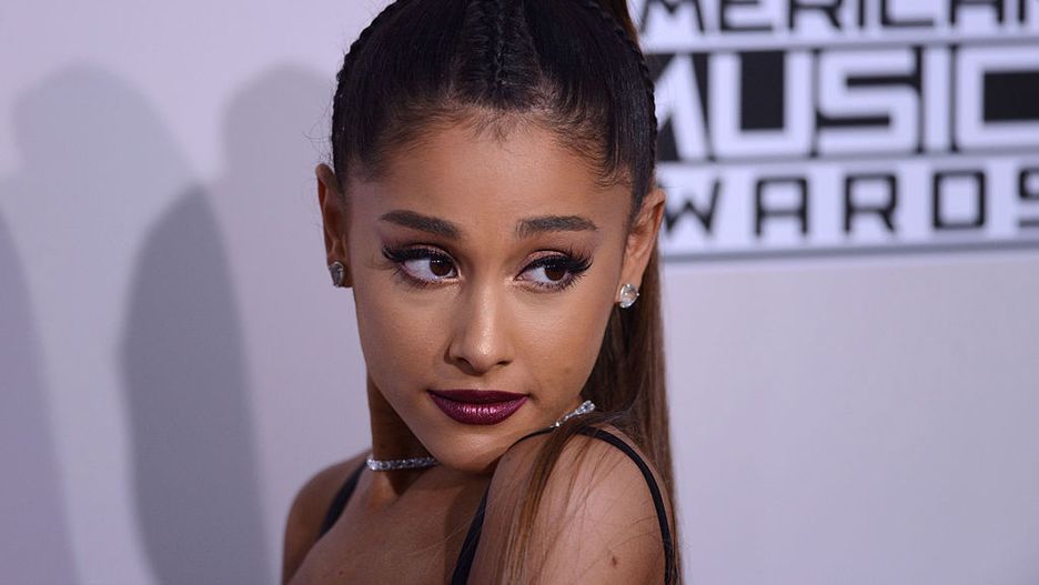 Ariana Grande z wysokim kucykiem