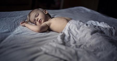 Koszmar mamy. Położyła syna na drzemkę, obudził się, walcząc o życie