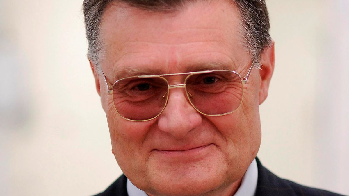 „Paradoksalnie ponieważ PiS będzie rządził sam, to sam będzie ponosił odpowiedzialność za własne decyzje. I w zasadzie nie będzie mógł powiedzieć: chcieliśmy spełnić nasze obietnice, ale opozycja się nie zgodziła. No i teraz PiS ma do wyboru dwie drogi: albo te obietnice zrealizuje i wtedy mamy problem ekonomiczny, gospodarczy, albo nie zrealizuje i wówczas ma problem polityczny.” – mówi money.pl prof.Andrzej Blikle, prezes stowarzyszenia Inicjatywa Firm Rodzinnych