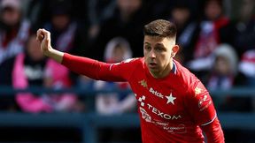 Strzela dla Wisły co mecz, a potem pada na kolana. "Kibice na mnie czekali"