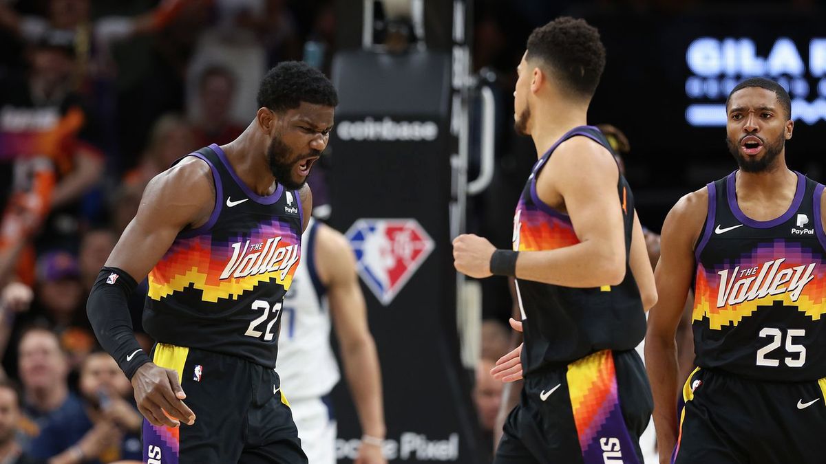 Getty Images / Christian Petersen / Deandre Ayton #22