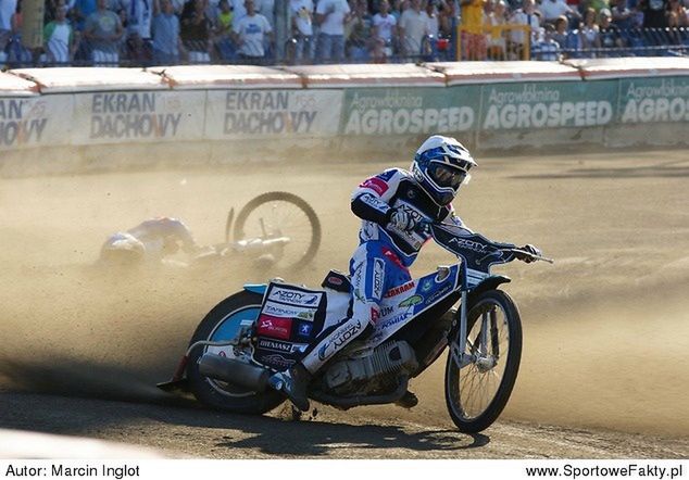 Jakub Jamróg w pierwszym biegu  67. Derbów Południa starł się z Marco Gaschką (z tyłu)