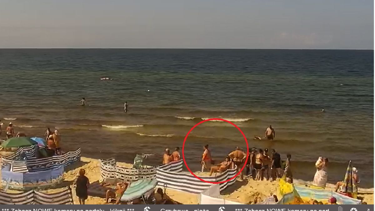 Grzybowo, godz. 14.20. Tak plażowicze ustawili parawany 