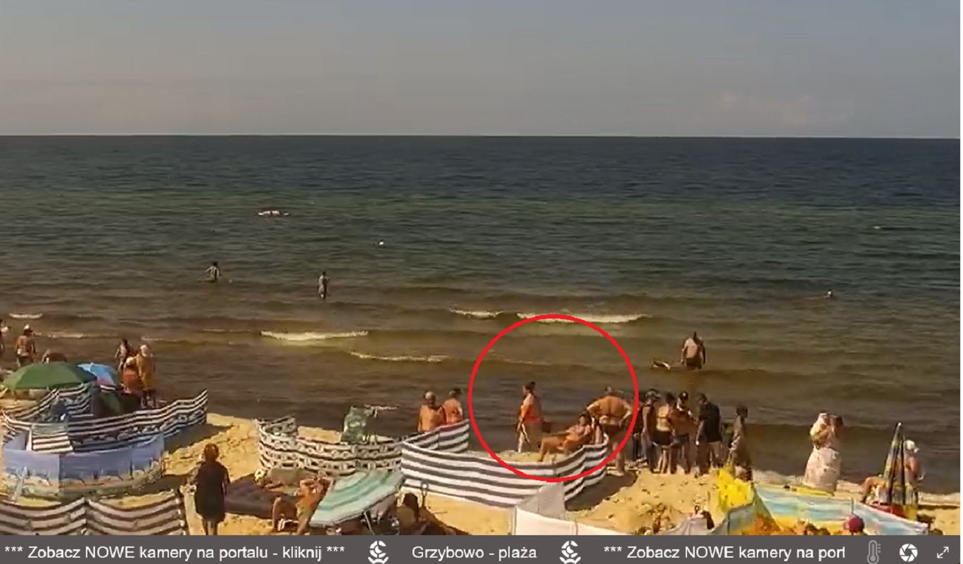 Grzybowo, godz. 14.20. Tak plażowicze ustawili parawany 
