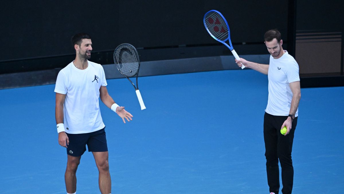 PAP/EPA / James Ross / Na zdjęciu: Novak Djoković (z lewej) i Andy Murray podczas treningu w Melbourne