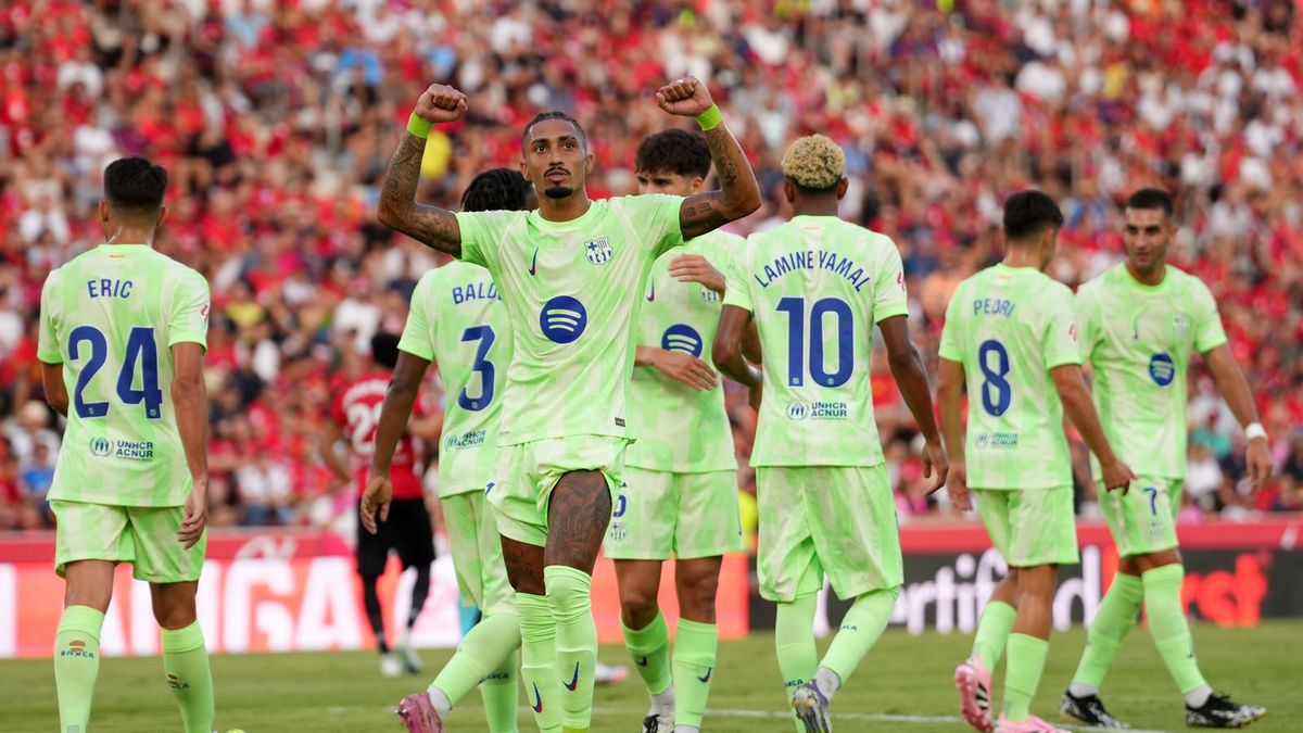 Getty Images / Alex Caparros / Na zdjęciu: piłkarze FC Barcelony